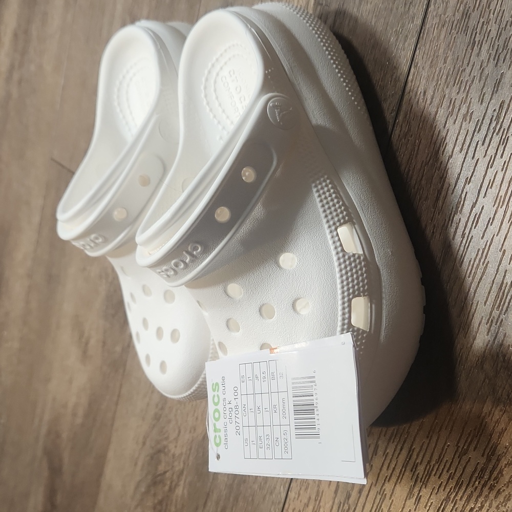 Crocs kids size 1 platform white